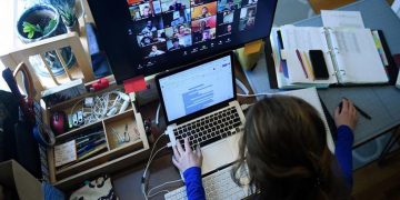 Freelance Çalışma, Sömürünün Yeni Hâli mi? Özlem İlyas ile Konuştuk